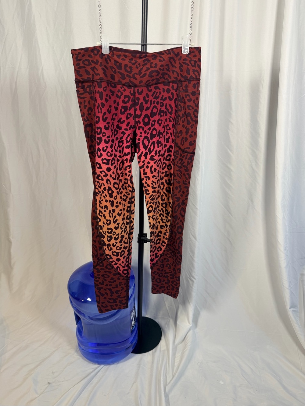 Victoria’s Secret Sport Ombre Red Leopard Print Leggings